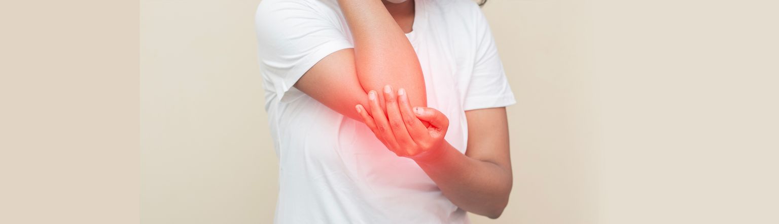 Man in the gym with hip pain during exercise.