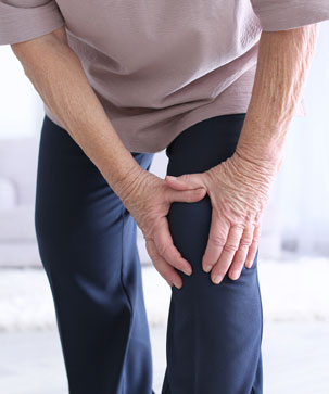 Knee Arthritis: Symptoms, Causes & Treatment